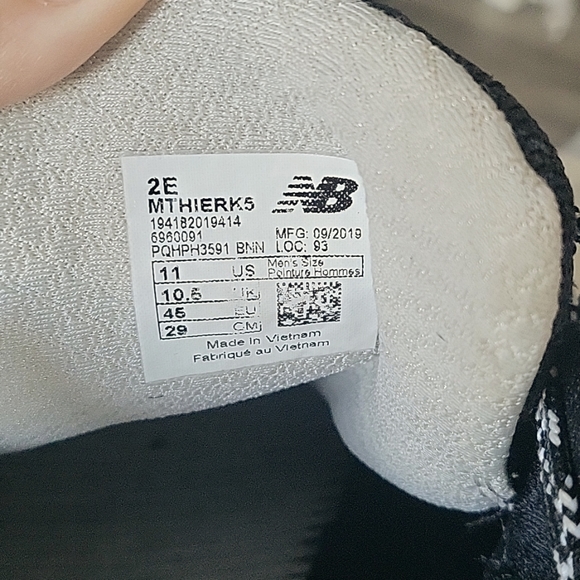 Mens New Balance vibram sneakers - Picture 5 of 6